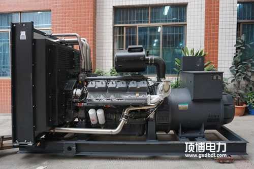 800KW無動柴油發(fā)電機(jī)組選配科浦發(fā)電機(jī)深?？刂破骷夹g(shù)參數(shù)